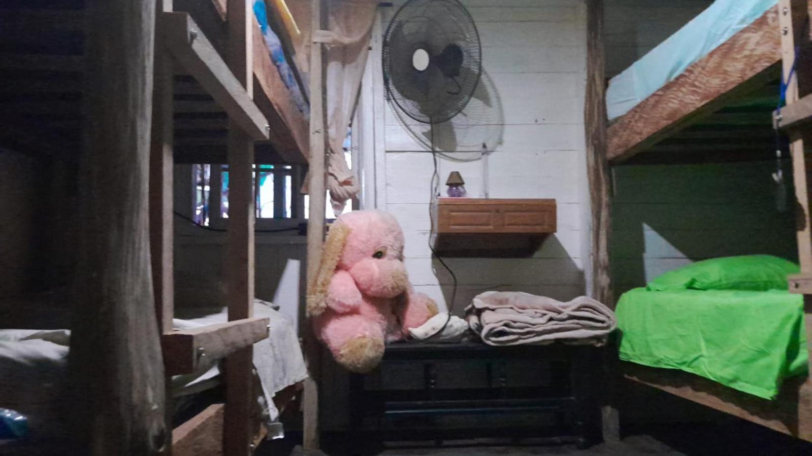 Hostal Cafe Axel Bocas del Toro Eksteriør bilde